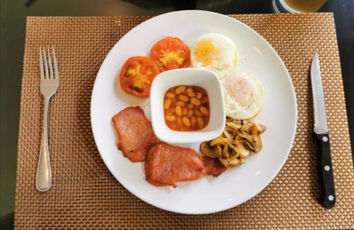 Aerotropolis Guest Lodge