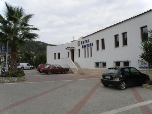 Vontzos Hotel - image 13