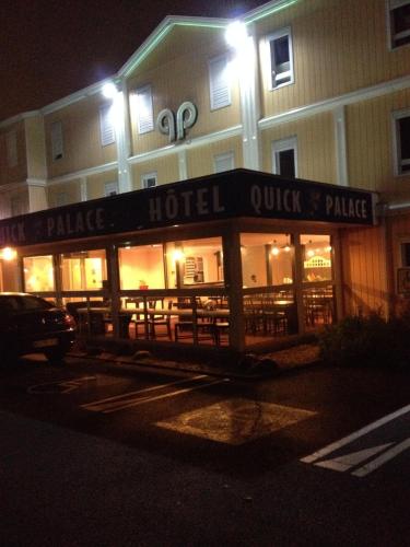 Quick Palace Poitiers - 출입구