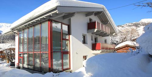One-Bedroom Apartment with Balcony