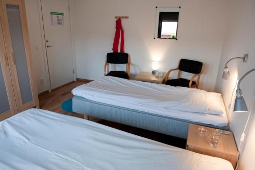 2 twin beds