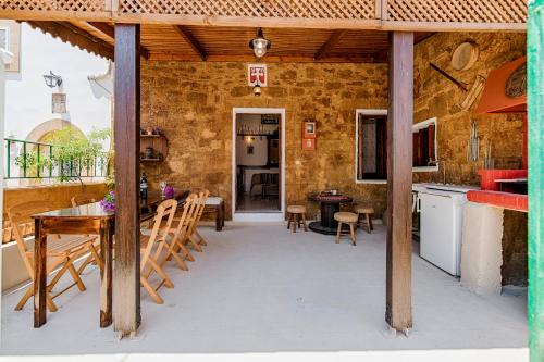  Haras traditional house in Malona Village