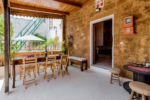  Haras traditional house in Malona Village