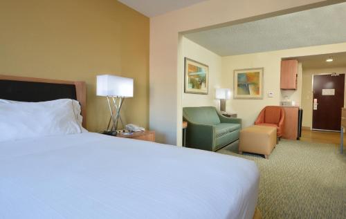 Holiday Inn Express Hotel & Suites High Point South an IHG Hotel - image 2