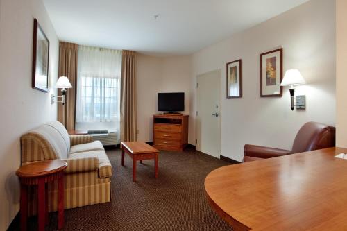 Candlewood Suites New Iberia an IHG Hotel - image 2