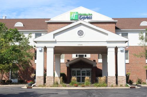 Holiday Inn Express Hotel & Suites Chicago-Algonquin by IHG