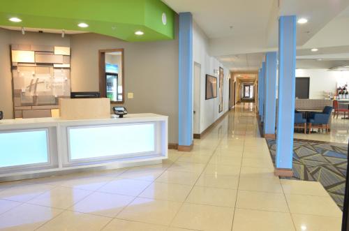 Holiday Inn Express Waterloo-Cedar Falls