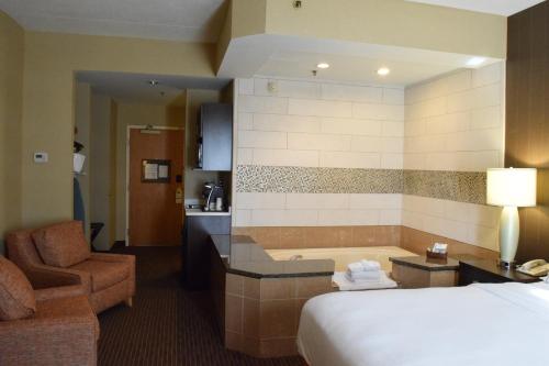 Holiday Inn Express Hotel & Suites Watertown - Thousand Islands, an IHG Hotel