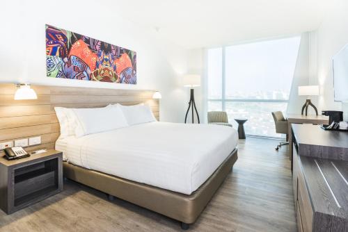 Standard King Room image 6