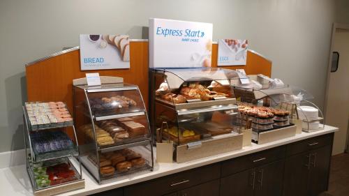 Holiday Inn Express Atlanta Airport-College Park an IHG Hotel - image 3
