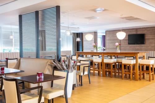 Holiday Inn Express Amsterdam - Sloterdijk Station an IHG Hotel - image 2