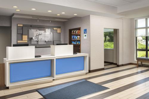 Holiday Inn Express Saugus Logan Airport