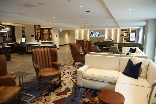 Hotel Indigo Naperville Riverwalk an IHG Hotel - image 2