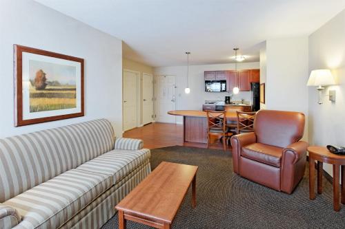 Candlewood Suites Cape Girardeau an IHG Hotel - image 8