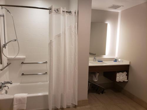 Holiday Inn Express & Suites - Brigham City - North Utah an IHG Hotel - image 2