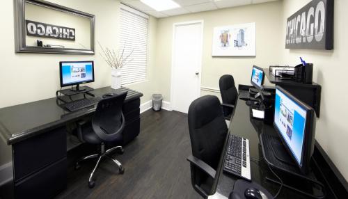 Holiday Inn Express Chicago Magnificent Mile - image 2