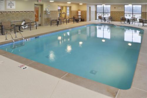 Holiday Inn Express Hotel & Suites Mount Juliet - Nashville Area By IHG - 수영장