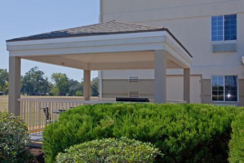 Candlewood Suites Beaumont, an IHG Hotel