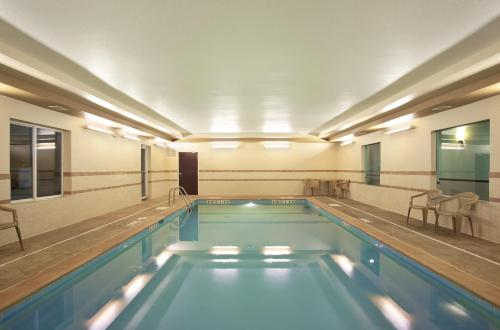 Holiday Inn Express Le Roy an IHG Hotel - image 4