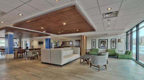 Holiday Inn Express & Suites Broomfield