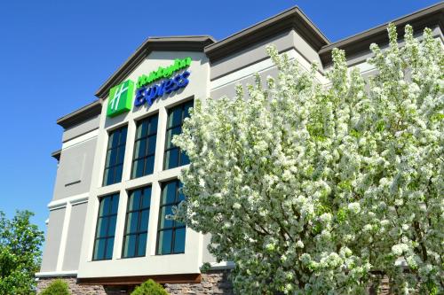 Holiday Inn Express & Suites Bozeman West