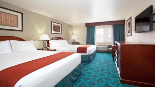 2 twin beds