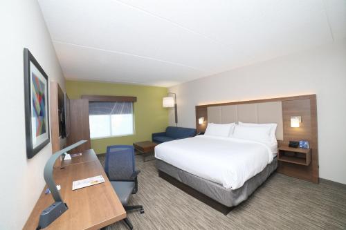 Holiday Inn Express Naperville, an IHG Hotel