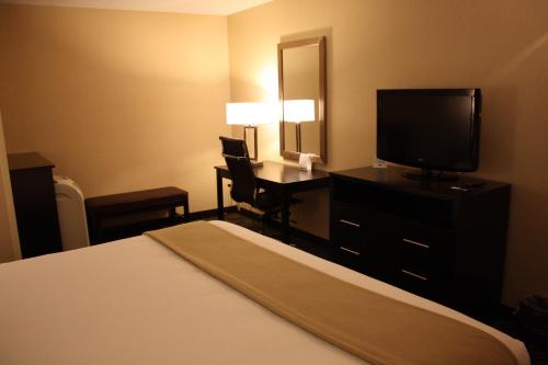 Holiday Inn Express - Ludlow - Chicopee Area, an IHG Hotel