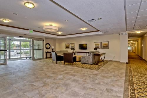 Candlewood Suites Burlington an IHG Hotel - image 9