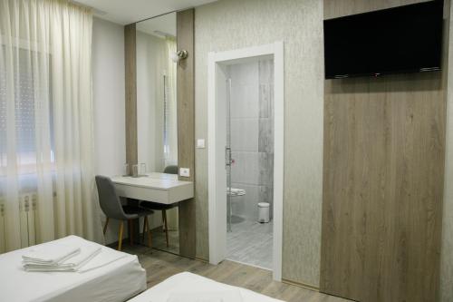 Fine Suites - image 8