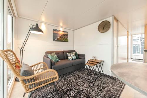 Pokoj pro hosty, Tiny floating house Ibiza in Heugem