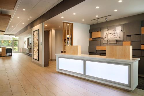 Holiday Inn Express & Suites - Yorkville