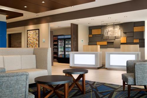 Holiday Inn Express & Suites - Yorkville, an IHG Hotel