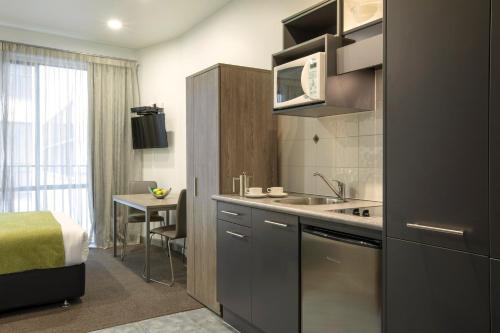 Quest Atrium Apartment Hotel - image 2