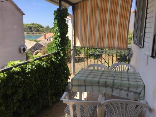 Apartments by the sea Sucuraj Hvar - 2058 