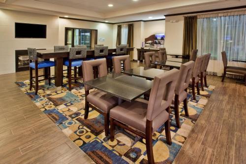 Holiday Inn Express Hotel & Suites Buford NE - Lake Lanier Area