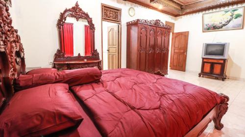 Family Room image 10