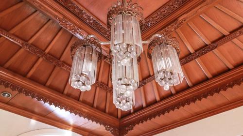 Family Room image 6