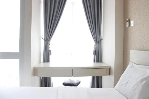 Minimalist Studio Room Taman Melati Apartment Jatinangor By Travelio - image 2