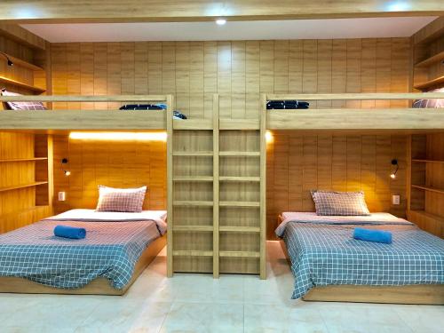 6 double beds