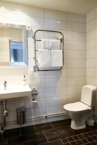 ห้องน้ำ, Hotell Stadsparken in เฮลซิงบอร์ก ซิตี้เซ็นเตอร์