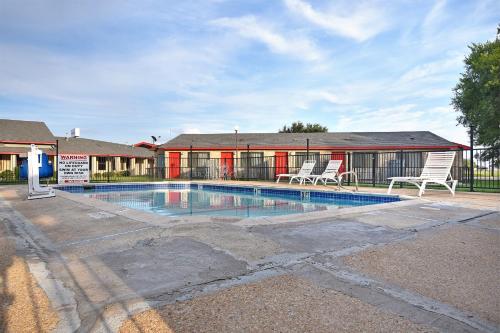 Americas Best Value Inn Lockhart - 수영장