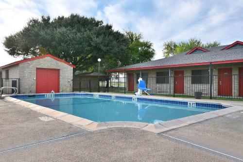 Americas Best Value Inn Lockhart TX