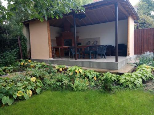 Slovac House with a garden and fireplace