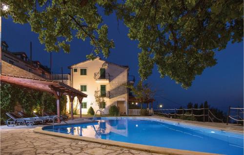 Stunning Home In Podstrana With 7 Bedrooms, Jacuzzi And Outdoor Swimming Pool - Podstrana