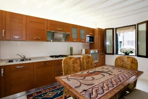 Casa Fortuny Luxury Apartment, Benátky (fotografie 6)