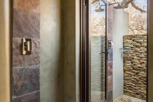 223541900 Ukuthula Bush Lodge