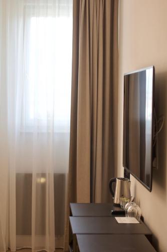 Chevron Hotel - image 3