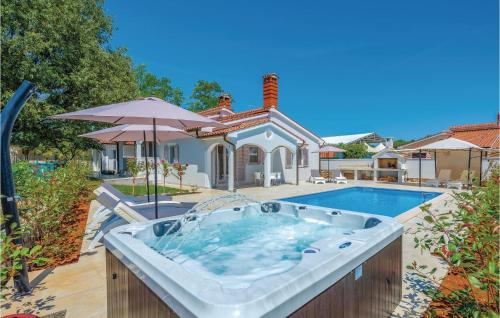 Awesome Home In Vabriga With 4 Bedrooms, Jacuzzi And Outdoor Swimming Pool - Vabriga