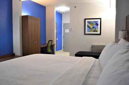 Holiday Inn Express & Suites Batesville, an IHG Hotel